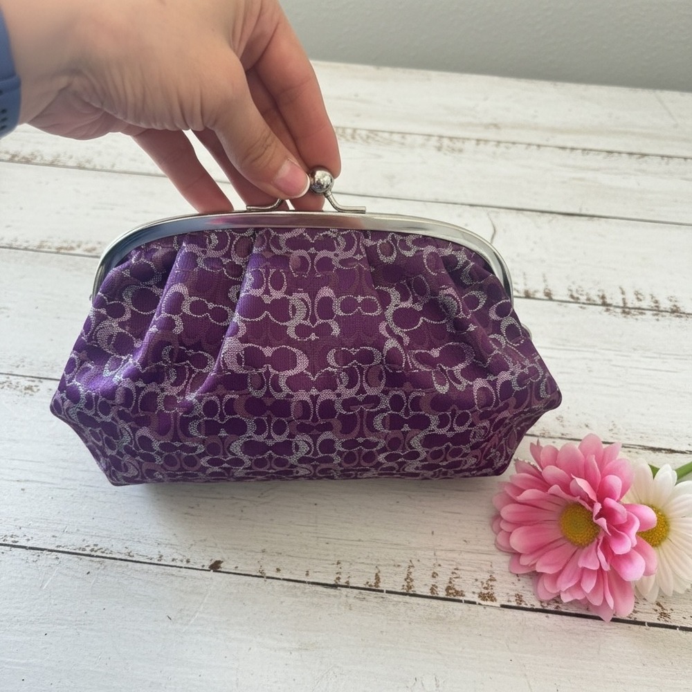 Coach Clutch Womens Pouch Bag Small Purple Silver Jacquard Kisslock Classic Chic